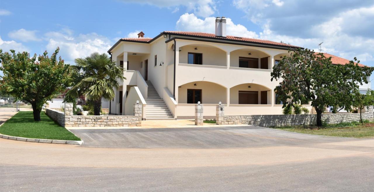 Apartmani Diana Novigrad Istria Exterior foto